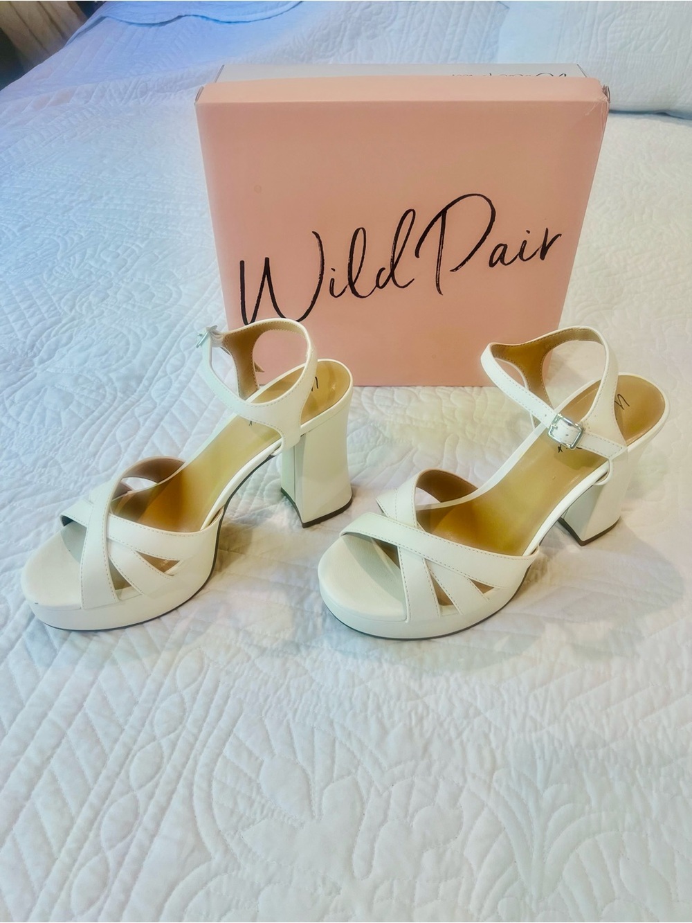 💃 Wild Pair White Crisscross Ankle Strap Block Heels~ New With Tags